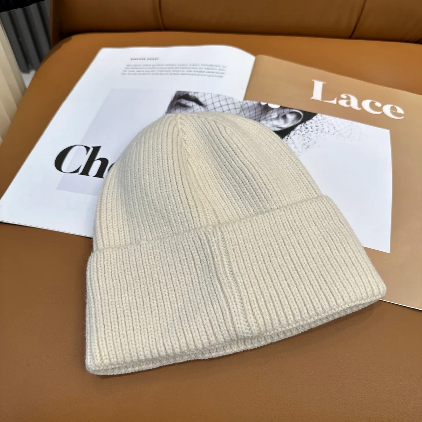 P50 🤍Chrome hearts new autumn and winter cross knitted hat🧶 One of the must-have hats in autumn and winter~ It really looks good on whoever wears it~, it is also a perfect match in black and white and gray in autumn~